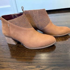 TOMS Size 8.5 Ankle Bootie with Cheetah print